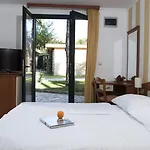 Mediterranean Village San Antonio 호텔 비오그라드나모루