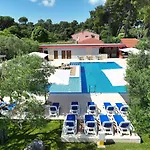 Mediterranean Village San Antonio 호텔 비오그라드나모루