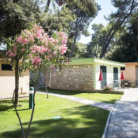ホテル Mediterranean Village San Antonio ビオグラード・ナ・モル