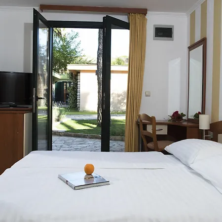 Mediterranean Village San Antonio Hotel 3*