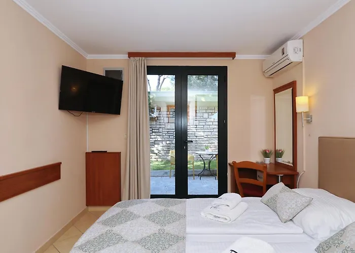 Mediterranean Village San Antonio 3* Биоград-на-Мору