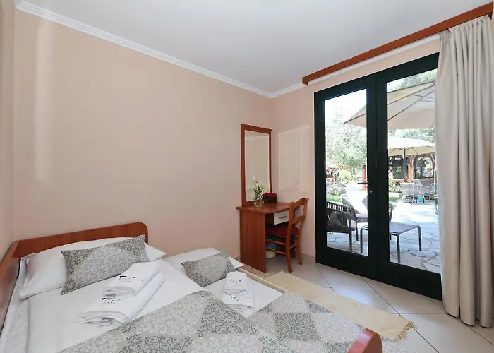 Mediterranean Village San Antonio 3* Биоград-на-Мору