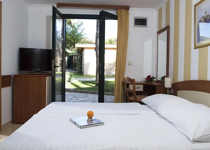 Mediterranean Village San Antonio Отель Биоград-на-Мору