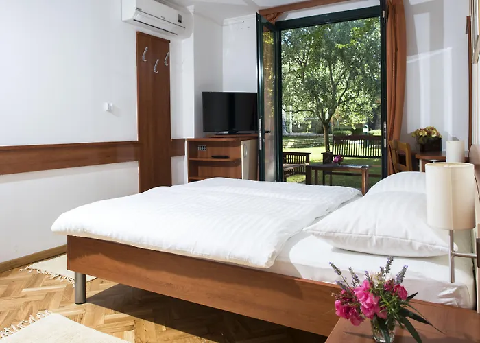Отель Mediterranean Village San Antonio 3*